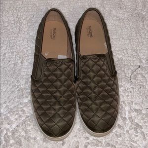 Mossimo slip on sneakers